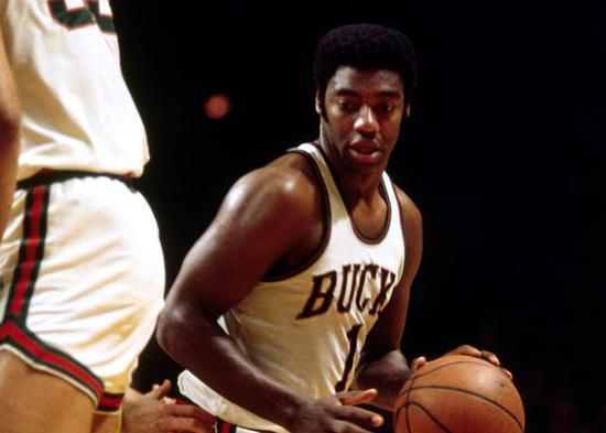 己在赛场上 己在赛场上